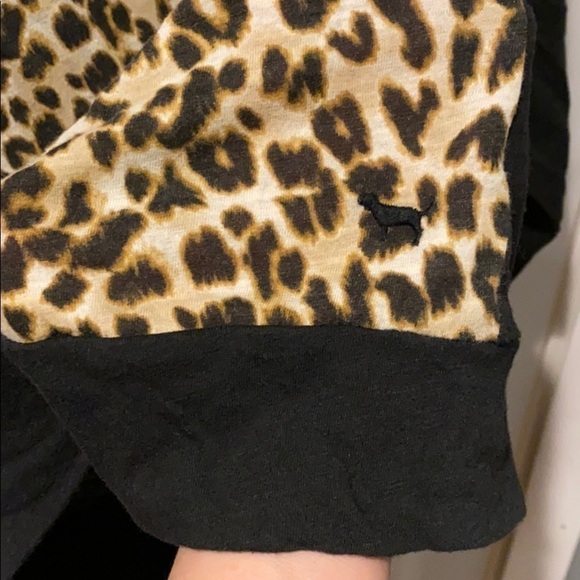 VS Pink Lightweight Leopard Long Sleeve EUC - Picture 6 of 6
